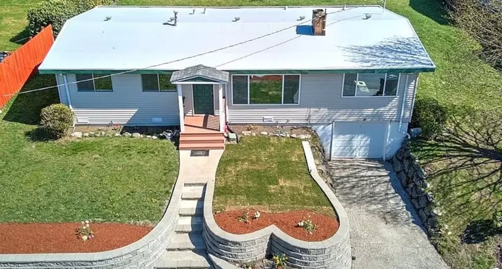 Washington Home For Sale Features “Well-Endowed” Front Yard [PHOTOS]